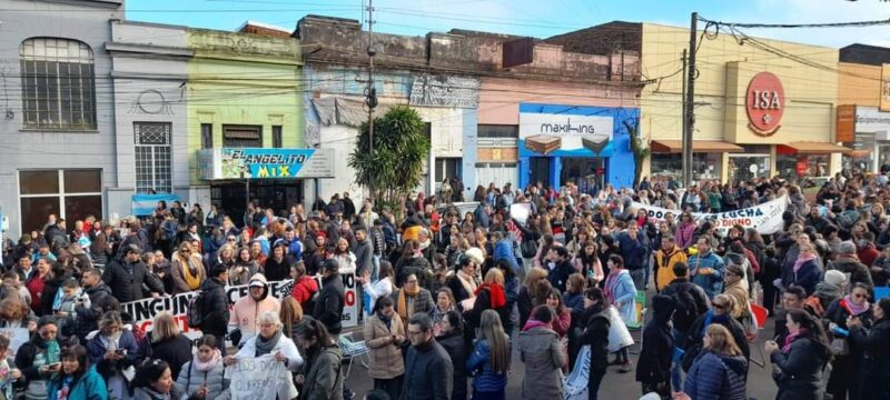 protesta de estatales frente al Comando Radioelectrico docentes salud publica policias 3 - 2
