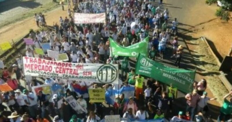 Trabajadores marcharon en diferentes puntos de la provincia, pidiendo mejoras salariales trabajadores 1 - 6