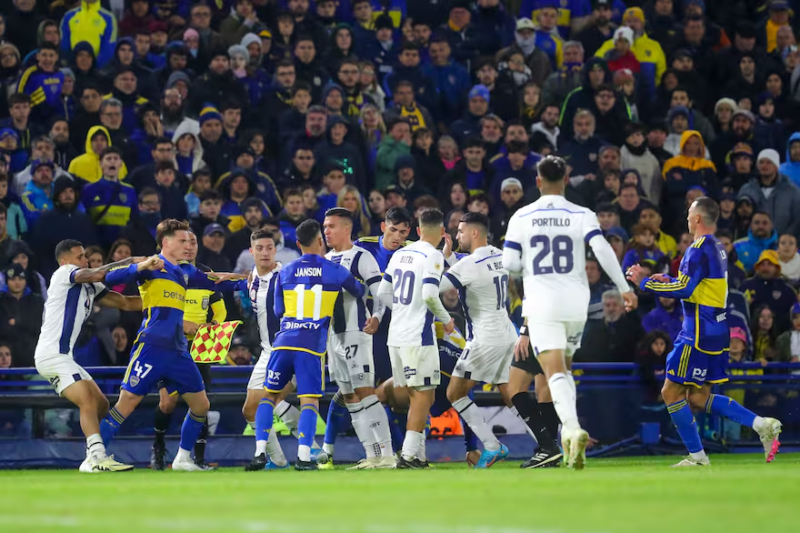 Boca no pasó del empate ante Talleres en la Bombonera 4 un entrevero entre jabes saralegui boca talleres - 3