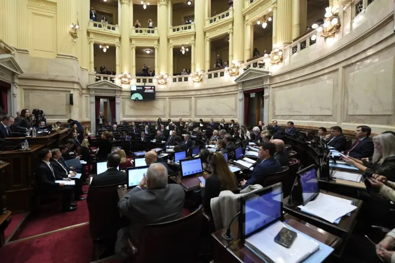 Senado | Retiran de la ley Bases, el capítulo previsional y las privatizaciones de Aerolíneas, Correo y RTA 3 Senado de la nacion votacion de la Ley Bases 2 - 2