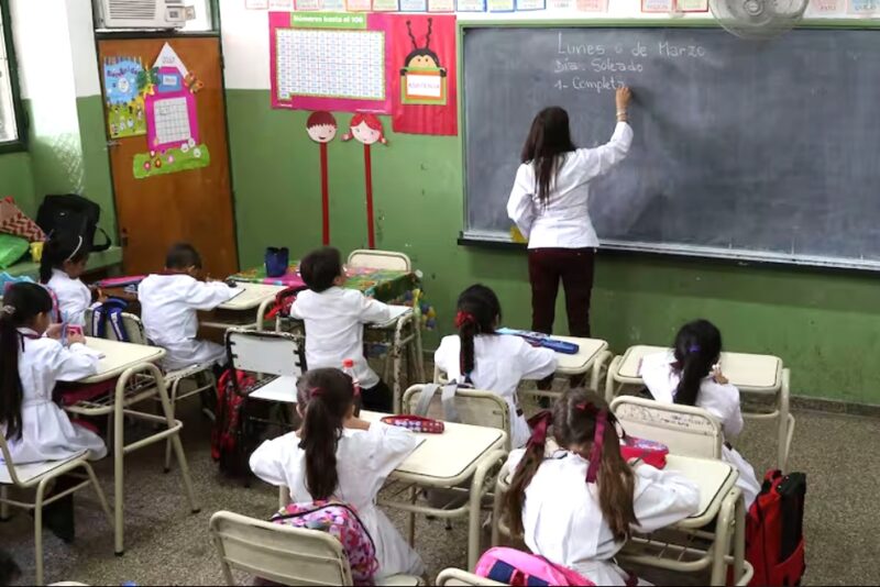 El Gobierno abrió la inscripción al programa Vouchers Educativos 2026, destinado a familias con hijos en escuelas privadas con aporte estatal.
