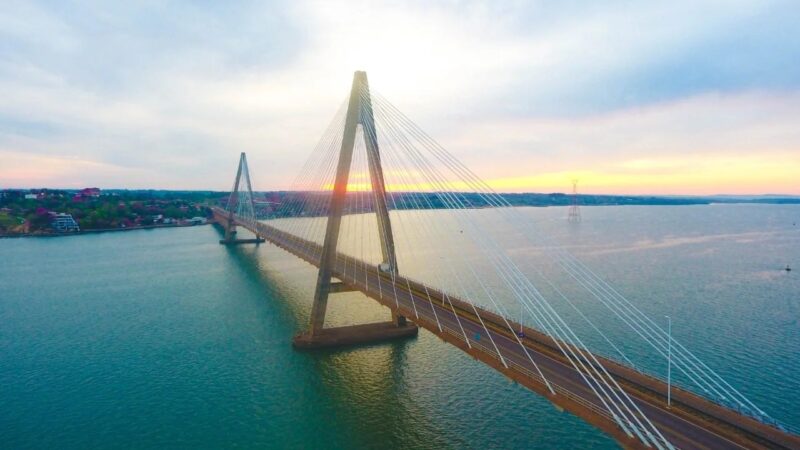 Frontera | Vialidad Nacional comenzó con los trabajos de mantenimiento del alumbrado público sobre el Puente Internacional San Roque González de Santa Cruz vialidad