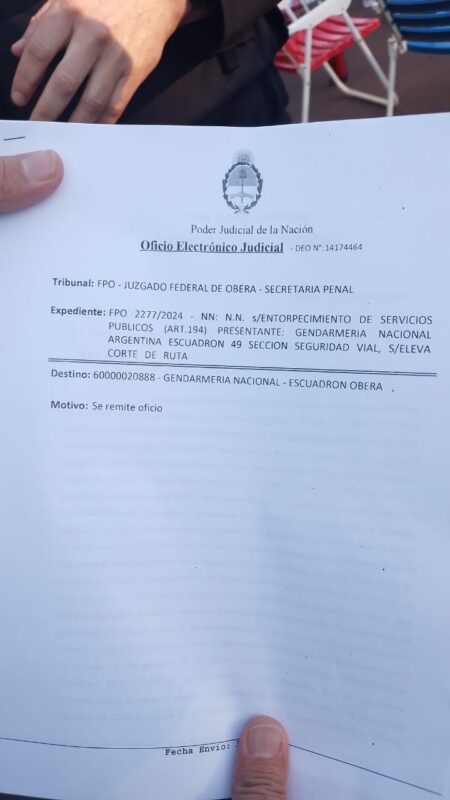 El gobierno renovador apuesta a los desalojos por la fuerza contra docentes en Misiones, antes de una hipotética mesa salarial 15 corte docente en ruta 14 en reclamo de sueldos dignos momento en que los notifica la Gendarmeria de una orden de desalojo 3 - 14
