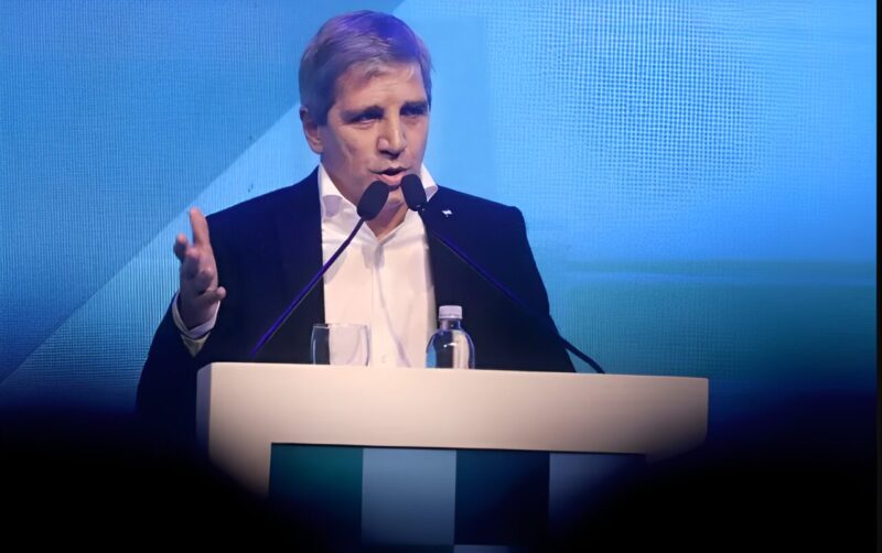 Dólar disparado | Luis Caputo responsabilizó a la política por la suba de las últimas horas image 5 1 - 7