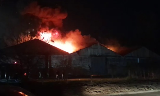 Chaco | Se incendiaron 4 galpones del Correo Argentino y se perdieron insumos sanitarios enviados por Nación 5 incendio 1 - 4