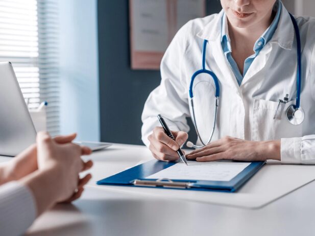 Salud | Comenzó a estar activo el sistema de vouchers en algunas provincias del país 5 medicos - 4