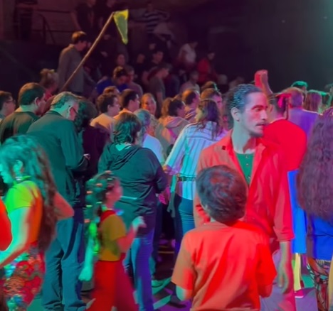 San Juan en Posadas | La Murga de la Estación vivió a pleno la fiesta del teatro y del fuego 14 murga5 - 13