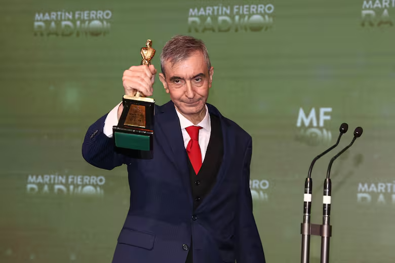 nelson castro ganador del martin fierro de oro - 6