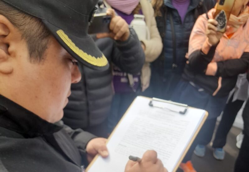 El gobierno renovador apuesta a los desalojos por la fuerza contra docentes en Misiones, antes de una hipotética mesa salarial 7 procedimiento policial previo al desalojo del acampe docente sobre la avenida uruguay - 6
