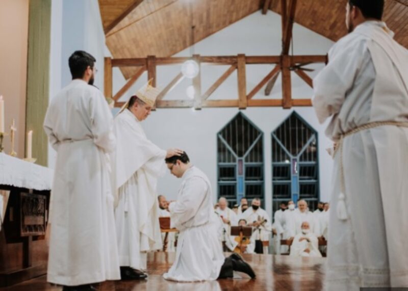 Religiosidad | “Los desafíos en la vocación de los sacerdotes son diarios”, sostuvo el rector del Seminario Santo Cura de Ars sacerdotes 1 - 1