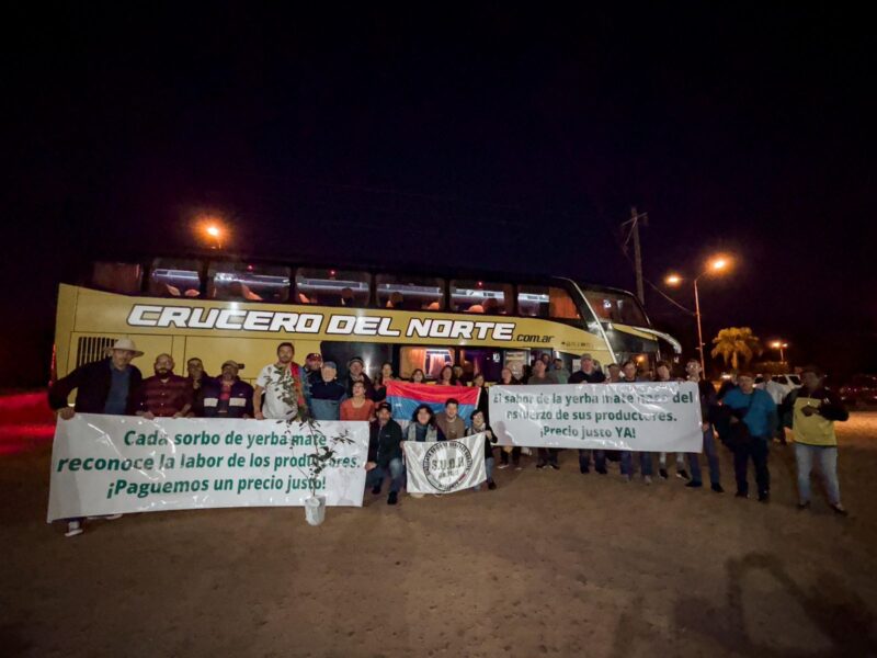 Yerbateros fueron a pedir a Milei que nombre a un presidente en el INYM 6 yerbateros rumbo a casa rosada - 5