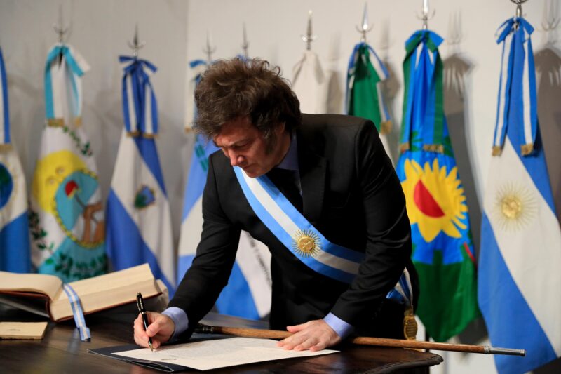 Pacto de Mayo | “La imagen de Milei con los 18 gobernadores excede la institucionalidad y brinda una sensación de fortaleza para lo que viene” 3 GSBD25UXYAABNzJ - 2