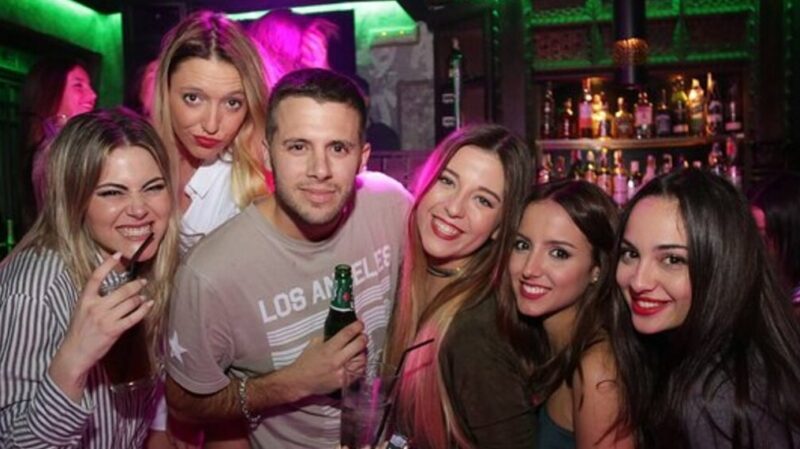 Fin de semana del día del amigo en el Casino Club casino club 1 1 - 2
