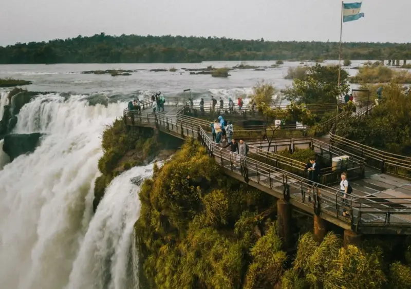 El turismo en el NEA se resiente por menor llegada de extranjeros e Iguazú se recupera parque nacional iguazú turismo NEA