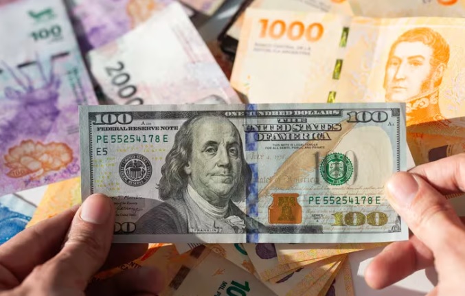 Vacaciones 2025 | Crece la demanda de dólares y reales en Posadas 4 dolares 2 - 3