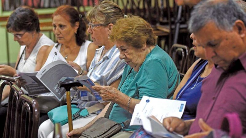 El aumento del 2,47% regirá desde enero de 2026 y eleva el haber mínimo, aunque el bono extraordinario permanece sin cambios.