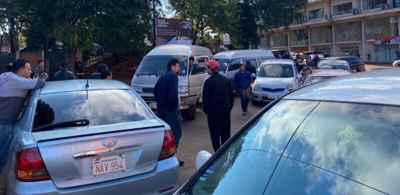 Encarnación | Trabajadores paraguayos cerraron el acceso al puente internacional puente - 5