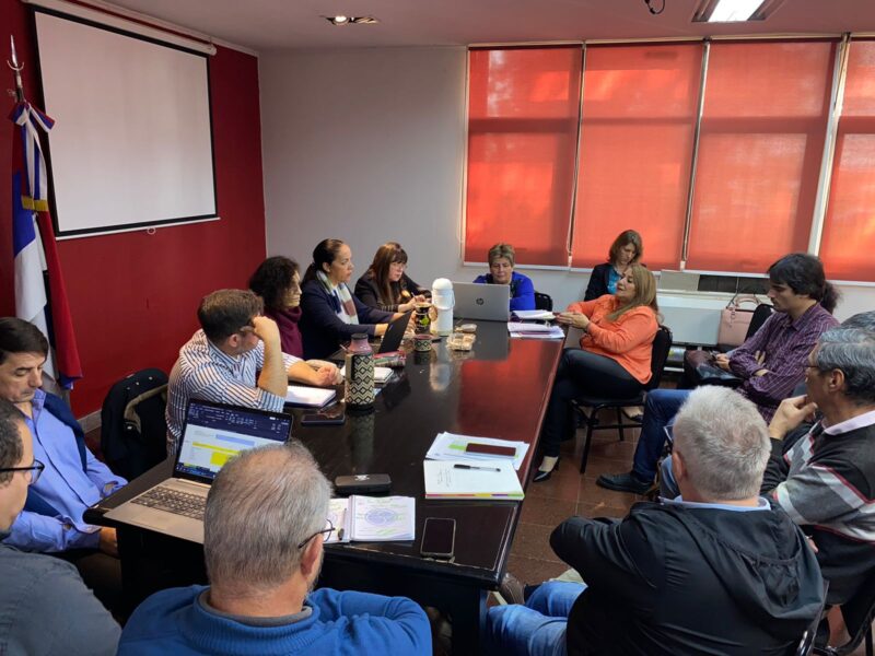 La provincia no ofreció ninguna recomposición salarial para agosto a los docentes Docentes sin acuerdo por salarios en la mesa de dialogo Lescaffette Semab y Chemes UDA - 1