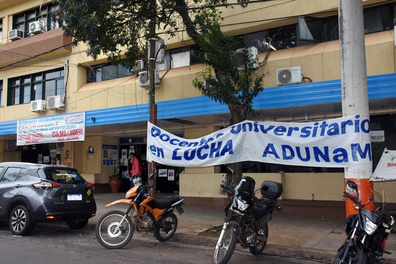 Alpa en Radio Up: ya renunció 5% de docentes universitarios y alertó sobre abandono estudiantil por la crisis 2 Óscar Alpa, afirmó que la reciente jornada de movilización en universidades públicas de todo el país fue “una expresión contundente” en defensa de la educación superior y en apoyo al nuevo proyecto de ley de financiamiento universitario