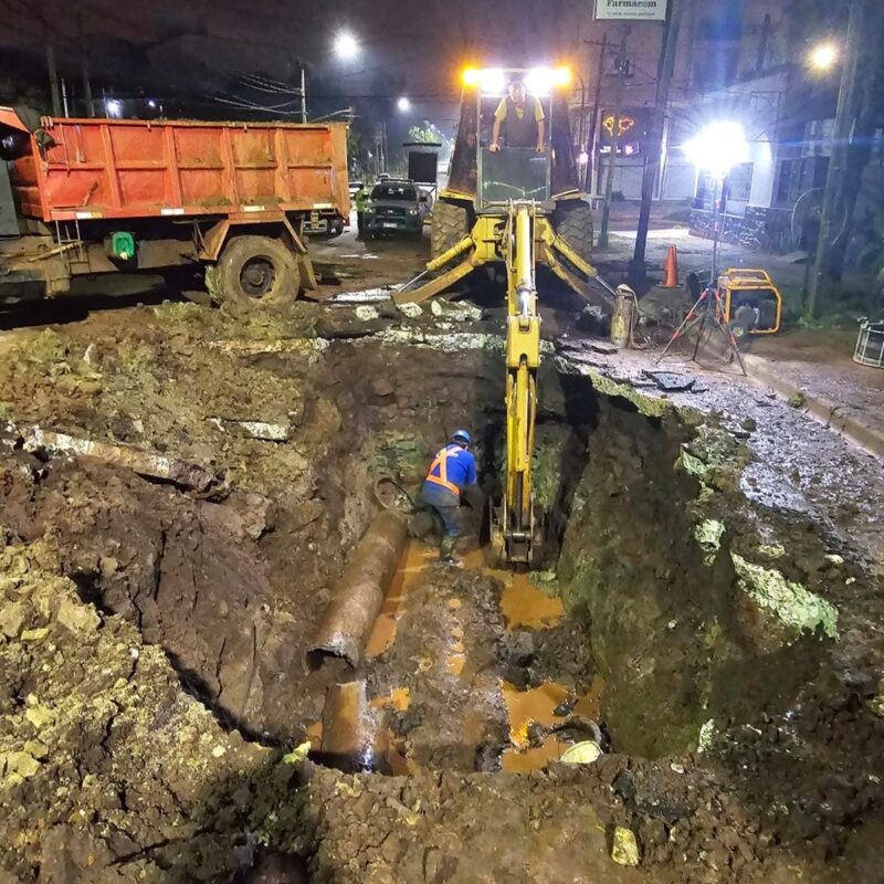 Posadas: obras en el arroyo Itá generaron interrupción del servicio de agua 4 rotura de acueducto de SAMSA - 3