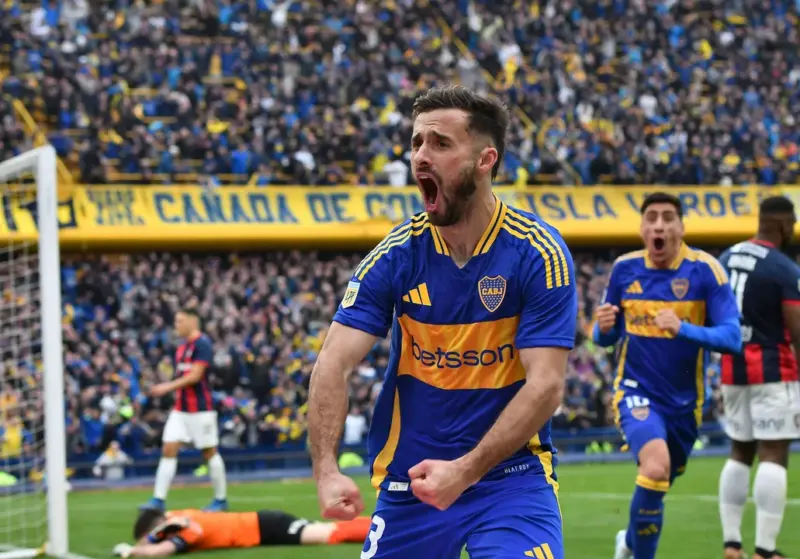 Boca goleó a San Lorenzo en un partido vibrante 3 saracchi festeja gol de boca - 2