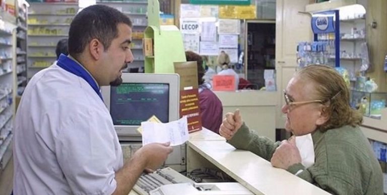 Farmacias apuntan que PAMI sólo saldó uno de seis pagos adeudados y peligra la atención a afiliados 3 La deuda del PAMI genera incertidumbre en farmacias de Misiones y pone en riesgo la continuidad de tratamientos de adultos mayores.