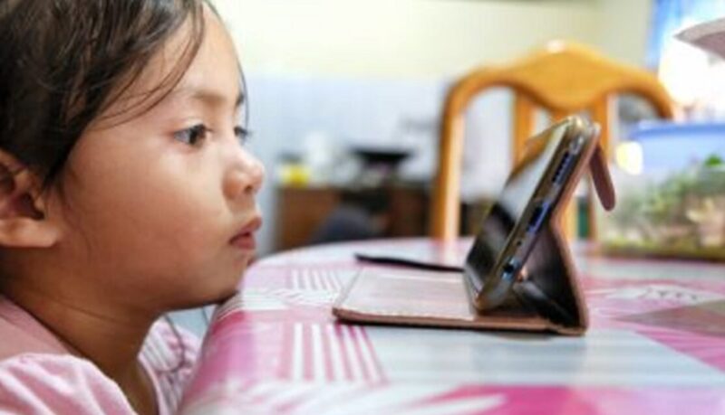 Salud infantil | “El celular no es un juguete” la advertencia de la Sociedad Argentina de Pediatría celular 1 - 4