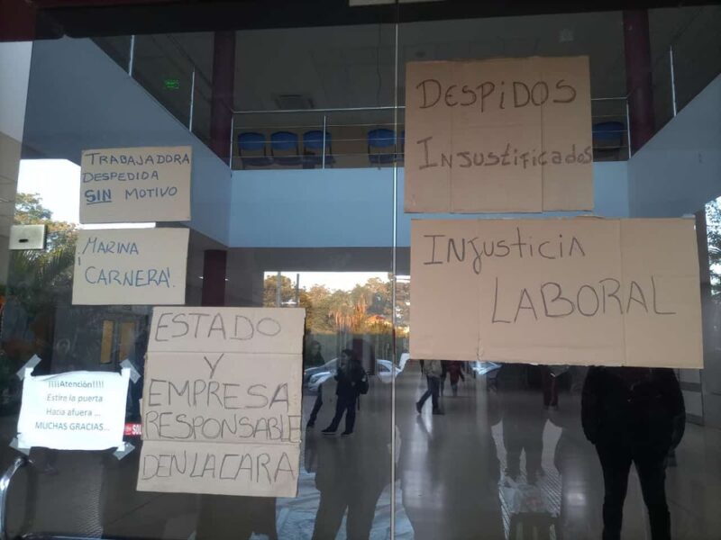 Contrataciones directas | La firma que despidió al 25% de sus empleados luego de recibir millones, estaría vinculada a Herrera Ahuad 6 reclamo de empleados despedidos por Servicios del Litoral SRL la empresa de Ramon Fonseca y ligada a Herrera Ahuad en el SAMIC de Obera 3 - 5