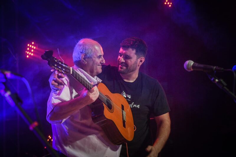 A pura fiesta, talento y amistad, La guitarreada cerró su gira provincial en el Auditórium Montoya 8 LA GUITARREADA 6 - 7