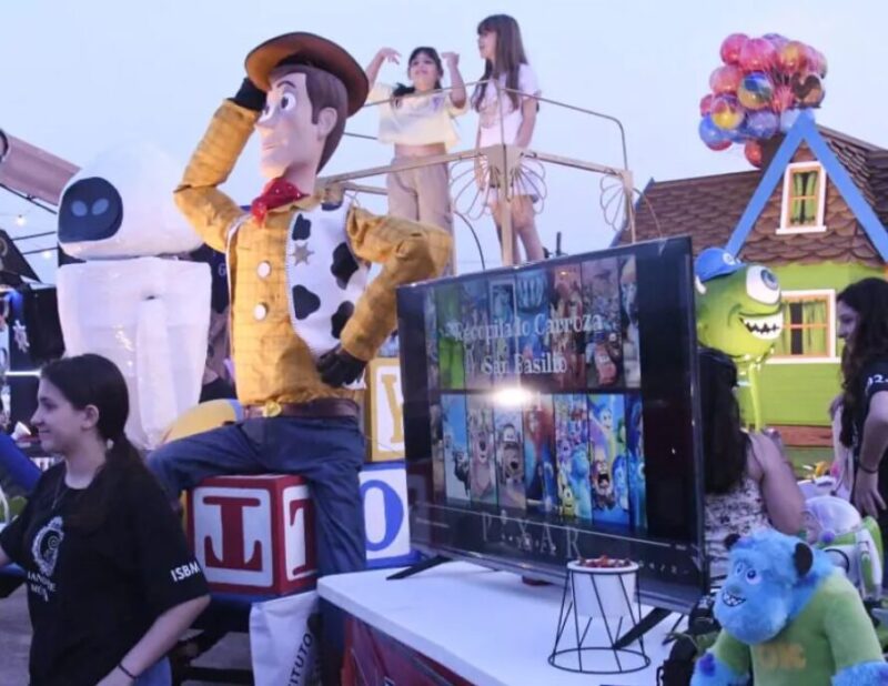 Estudiantina 2024 | Se realizó la Expo Carrozas en la Costanera de Posadas y mañana será la prueba piloto 11 carrozas4 - 10