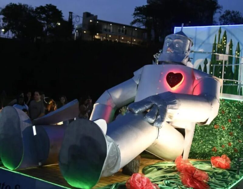 Estudiantina 2024 | Se realizó la Expo Carrozas en la Costanera de Posadas y mañana será la prueba piloto 13 carrozas5 - 12