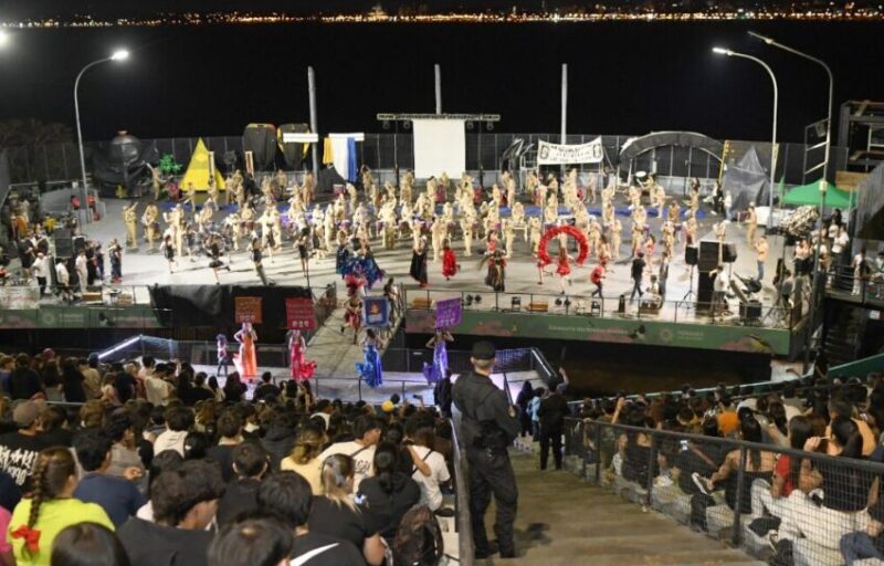 Estudiantina 2024 | Con los shows de scolas en el Anfiteatro finalizó la fiesta de los estudiantes posadeños 5 estudiantina 5 - 4