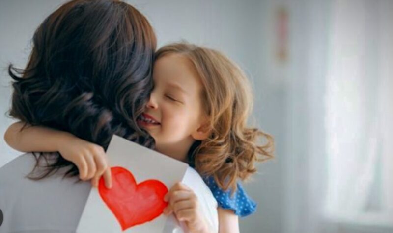 Las madres detrás de Radio Up: el corazón de cada voz, cada historia y cada transmisión madre 1 - 5