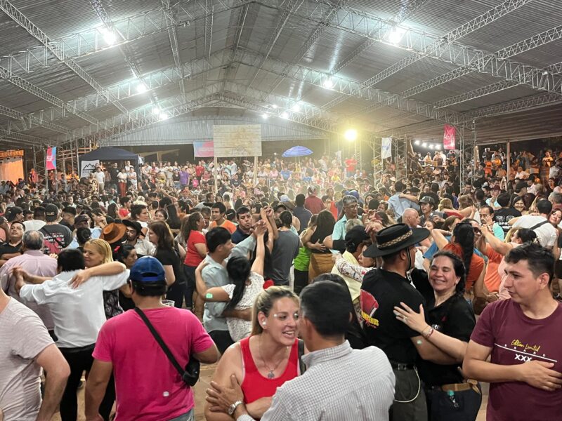 Día de la Madre | Multitudinario festival de Chamameceros Sangre Nueva y Radio Up para celebrar a mamá 21 madre 10 - 20