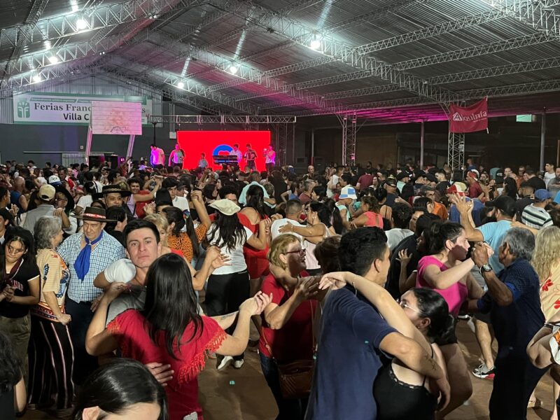 Día de la Madre | Multitudinario festival de Chamameceros Sangre Nueva y Radio Up para celebrar a mamá 23 madre 11 - 22