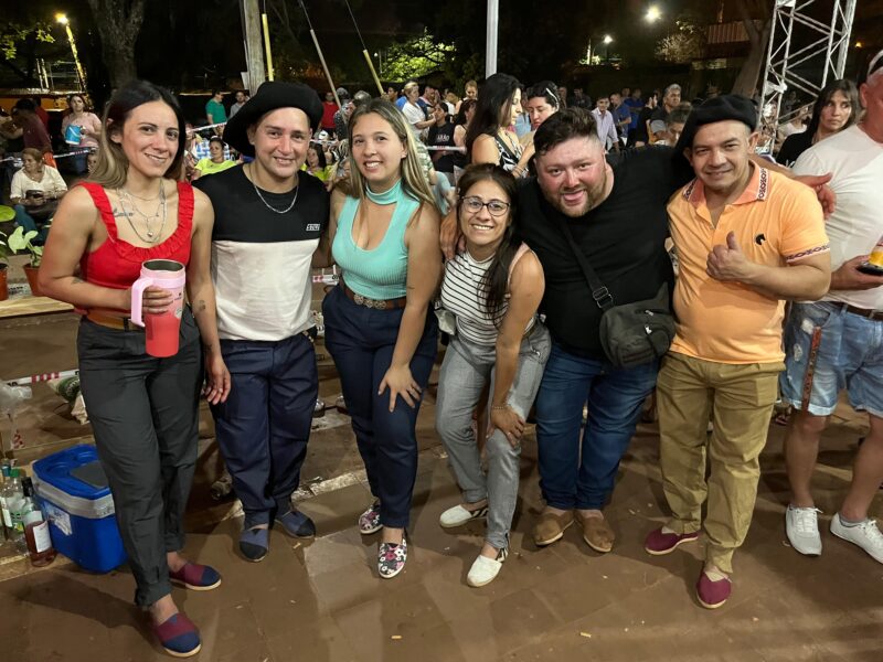 Día de la Madre | Multitudinario festival de Chamameceros Sangre Nueva y Radio Up para celebrar a mamá 25 madre 12 - 24