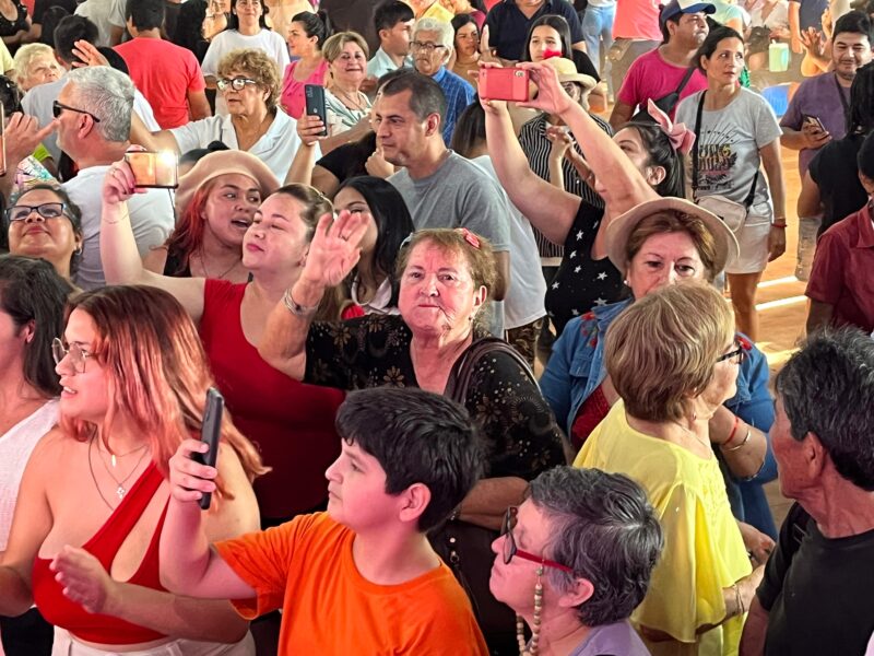 Día de la Madre | Multitudinario festival de Chamameceros Sangre Nueva y Radio Up para celebrar a mamá 35 madre 17 - 34