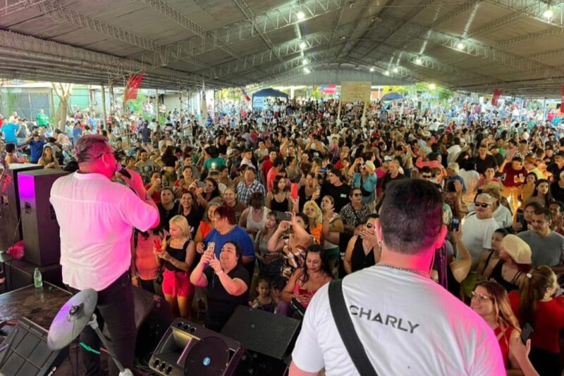Día de la Madre | Multitudinario festival de Chamameceros Sangre Nueva y Radio Up para celebrar a mamá 7 madre 4 1 - 6