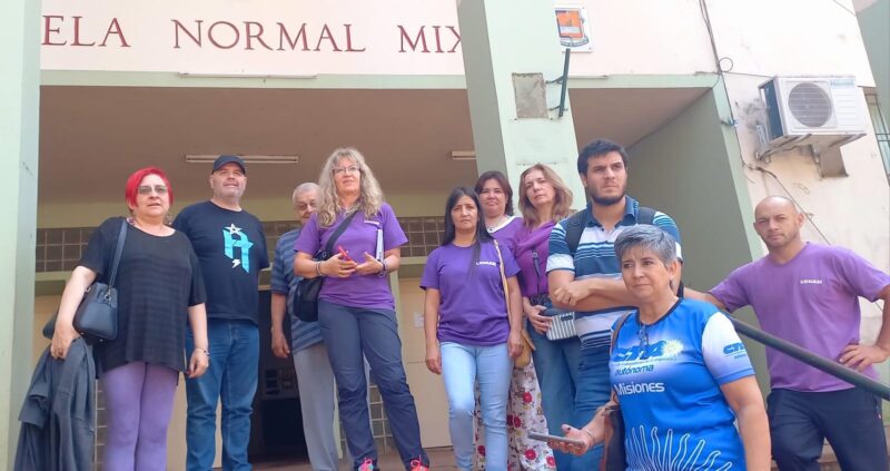 Duro comunicado del FTEL tras la negativa de la provincia a recomponer salarios de en octubre | “Quieren hacer pasar el ajuste a como dé lugar” mesa de unidad docente FTEL MPL ATE y Autoconvocados en mesa salarial con el CGE en la Escuela Normal Mixta de Posadas 3 - 2