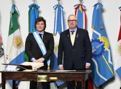 Milei recibió a los gobernadores que respaldaron su veto a la ley de Financiamiento Universitario 4 milei passalaqcua - 3