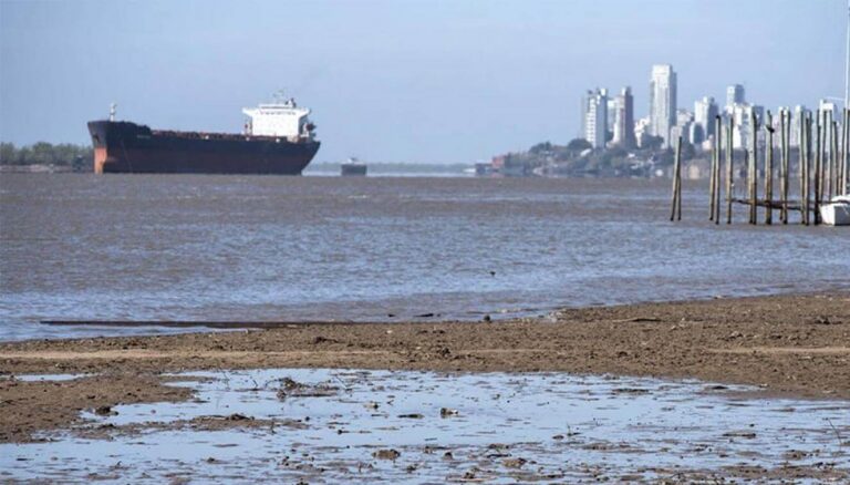 Bajante del Paraná | “En más de 100 años, no se registra una sequía hidrológica a este nivel” 5 parana bajante hidrovia buque 768x438 1 1 - 4