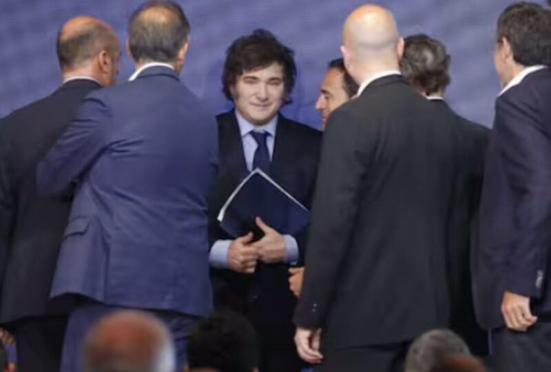 Presupuesto 2025 | El presidente Milei apela al diálogo y recibirá a gobernadores de Juntos por el Cambio presupuesto 1 1 - 7