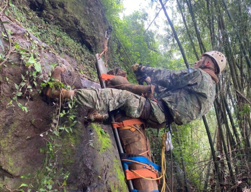 Seguridad | Operadores de la Policía de Misiones se perfeccionaron en rastreo y rescate en el monte rastreoo 1 - 7
