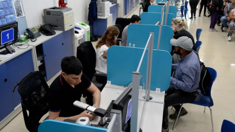 Decretan suba del 3% en dos tramos para el personal de la Administración Pública Nacional Copia de Template Nota web 29 - 1