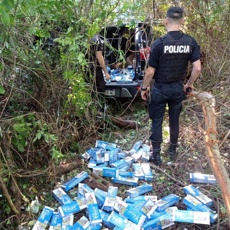 Contrabando | Secuestraron dos vehículos abarrotados de cigarrillos en Santiago de Liniers 5 cigarrillos 3 - 4