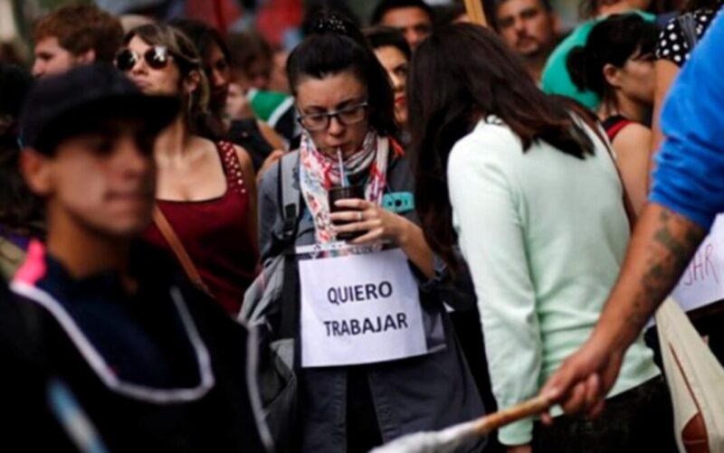 En la reforma laboral, se extendió el período de prueba y se habilitó la figura del “colaborador”.