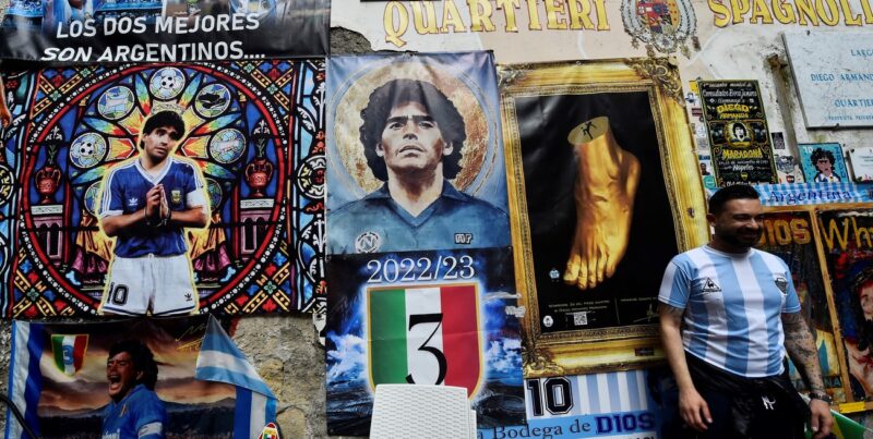 A cuatro años de la muerte de Maradona, el mundo del fútbol le rinde homenaje 4 lLHwm - 3