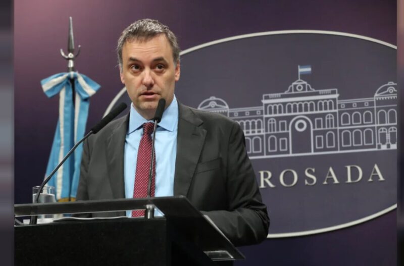 “Se terminan los privilegios y el gasto desenfrenado en ARCA”, dijo Adorni El Gobierno calificó el hecho como un episodio de “violencia política”.