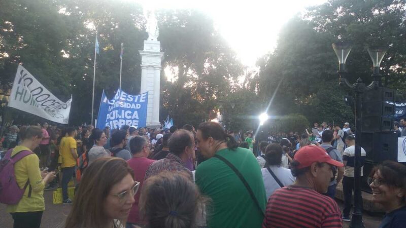 Universitarios de la región marcharon en Posadas universitarios 2 1 - 5