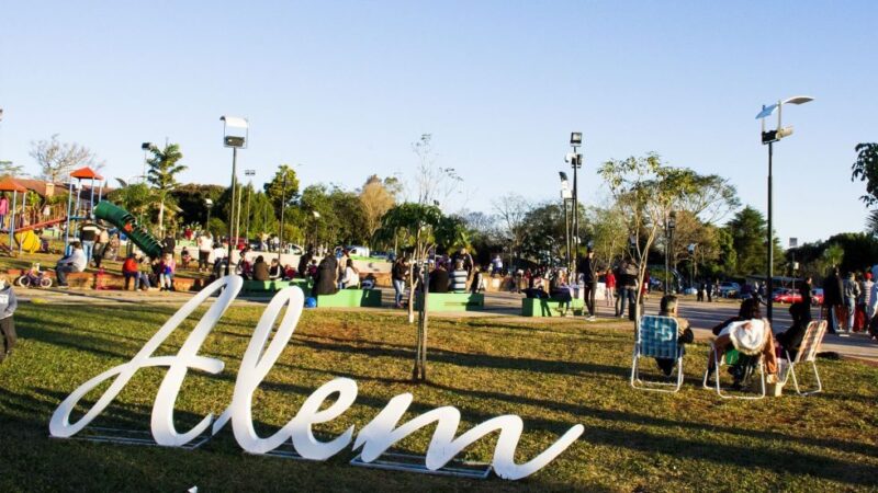Cuarta edición del Black Friday en Leandro N. Alem 3 Más de 100 comercios participarán del Black Friday de Leandro N. Alem del 10 al 12 de julio, con promociones, hasta 12 cuotas sin interés y eventos culturales.